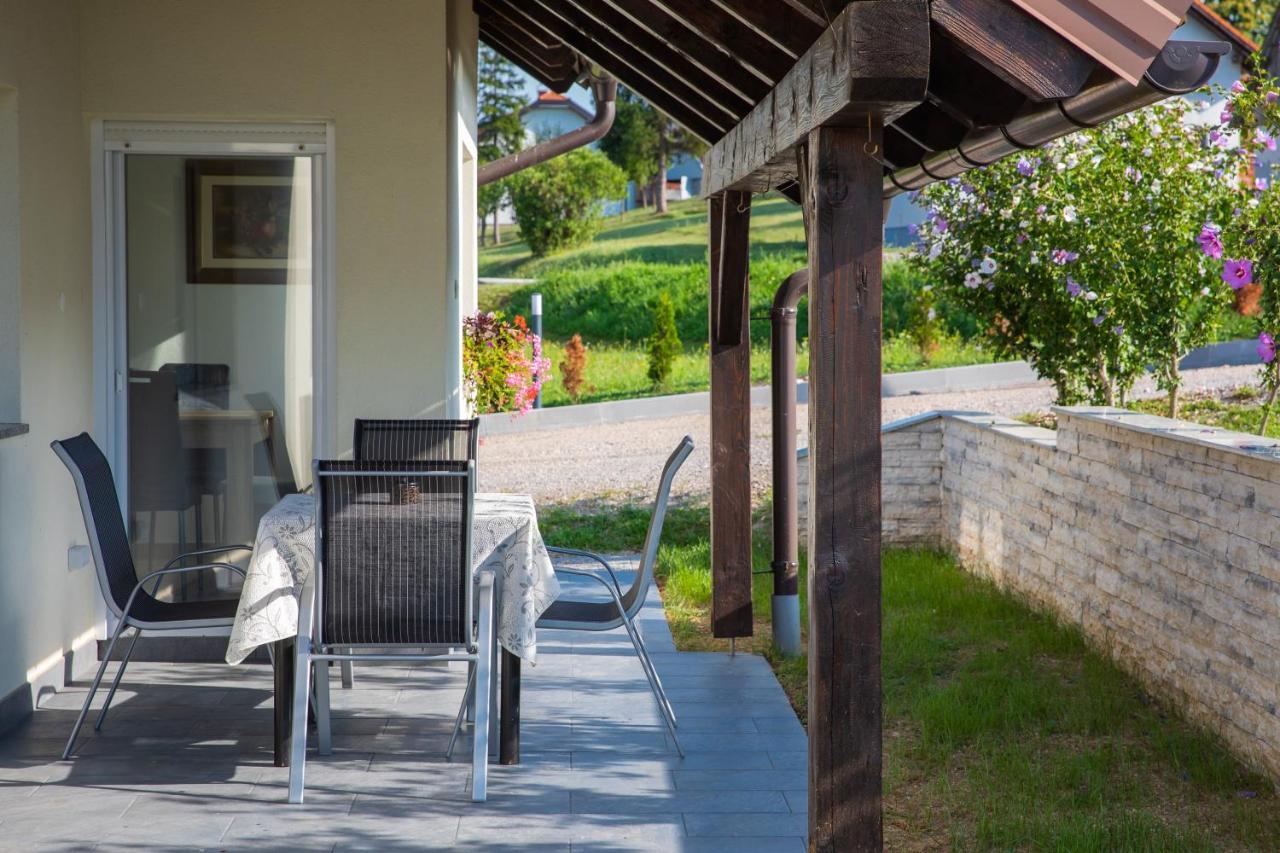 Apartmani Leptir Rakovica Exterior foto
