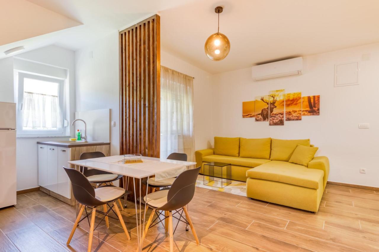Apartmani Leptir Rakovica Exterior foto