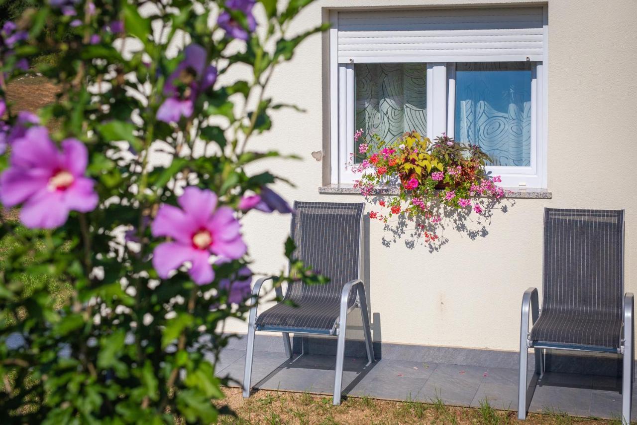 Apartmani Leptir Rakovica Exterior foto