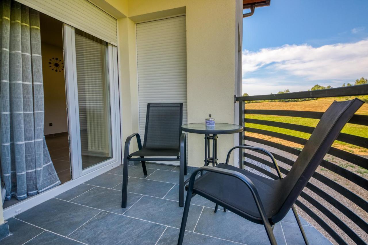 Apartmani Leptir Rakovica Exterior foto